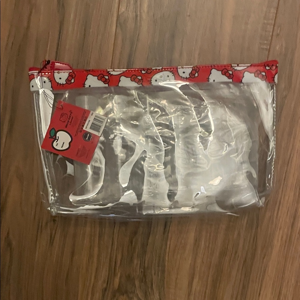 Hello Kitty Travel Bag - Picture 4 of 15